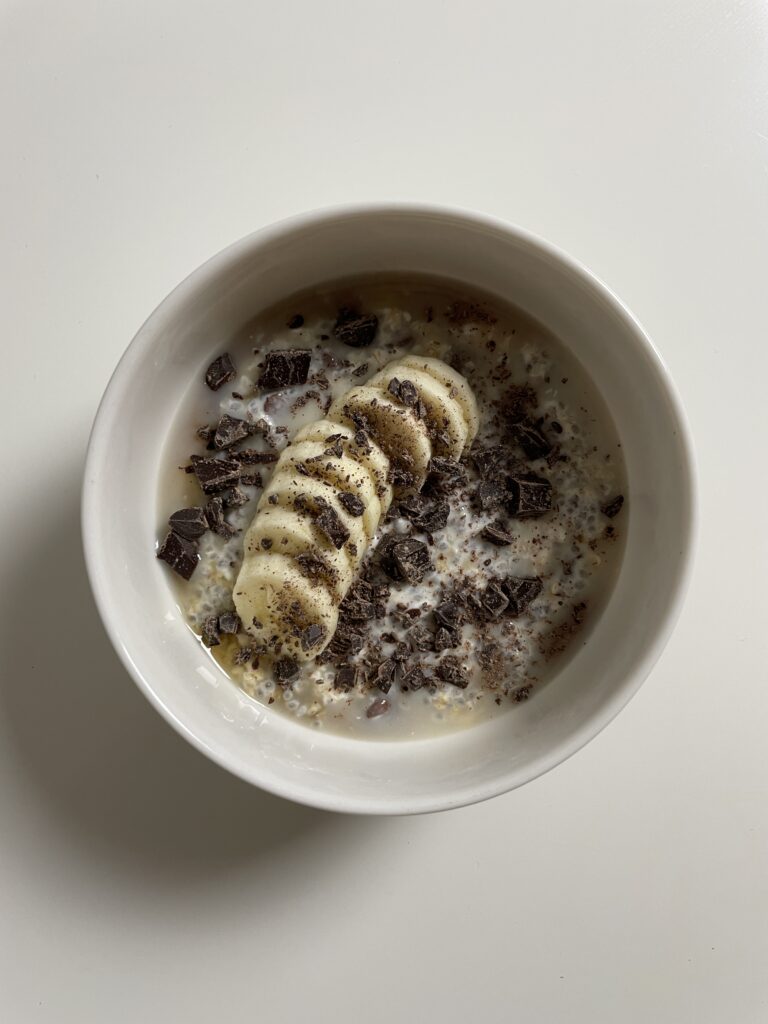 CHOCOLATE BANANA OVERNIGHT OATS