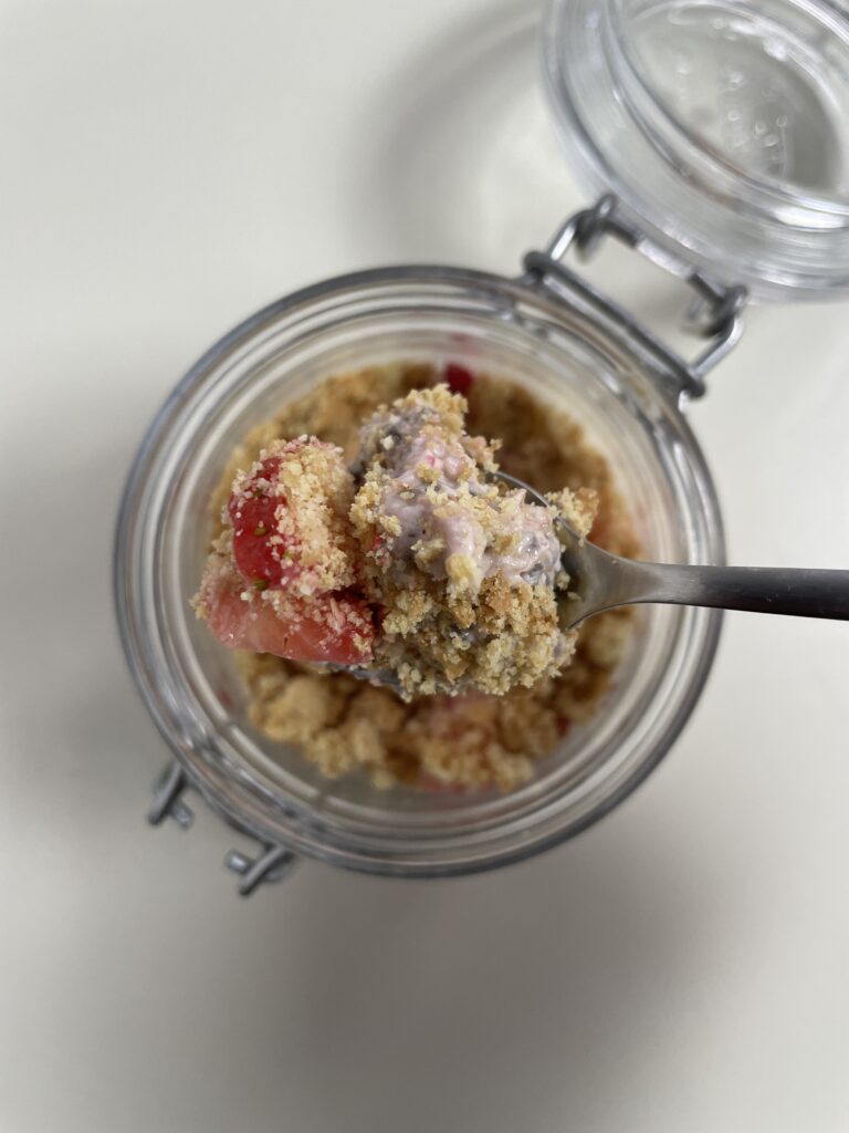 Strawberry cheesecake overnight oats